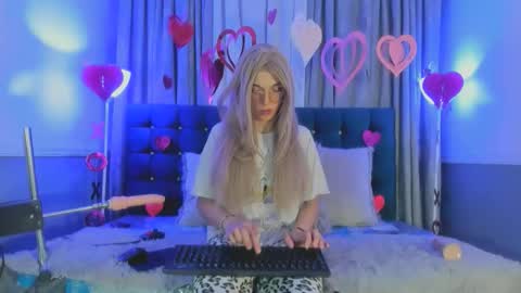 Lis  online show from February 6, 3:00 am