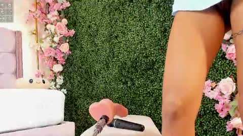 lis_vega_ online show from July 19, 7:39 pm