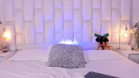 Lisa Baker online show from December 20, 11:45 pm