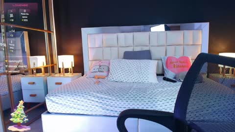 Snapshot of lisa_casper chatting on December 27, 5:37 pm Lisa online show from December 27, 5:37 pm