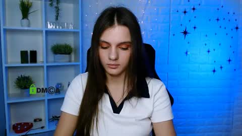 Snapshot of lisa_dark_ chatting on June 3, 9:45 am Lisa online show from June 3, 9:45 am
