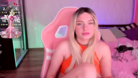 lisa_elfy online show from December 18, 11:51 pm