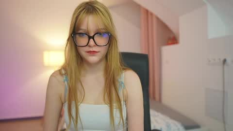 lisa mccoy  online show from March 19, 7:07 pm