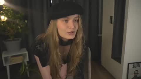 Snapshot of lisa_schiele chatting on September 29, 8:13 pm Elisabeth or Lisa online show from September 29, 8:13 pm