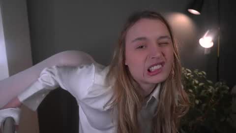 Elisabeth or Lisa online show from December 22, 8:28 pm