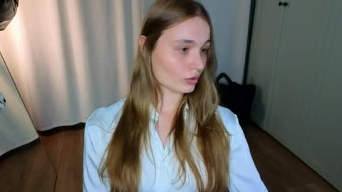 Snapshot of lisa_schiele chatting on May 19, 8:26 pm Elisabeth or Lisa online show from May 19, 8:26 pm