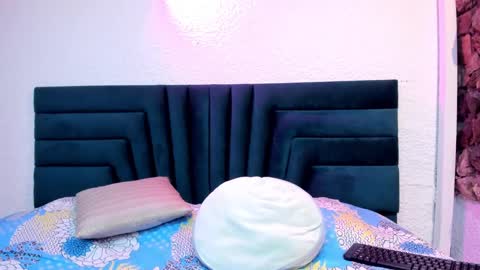 lisa white  online show from February 5, 9:18 pm