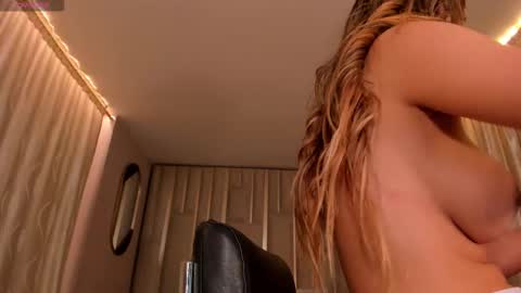 Lisa  Flowers online show from February 24, 11:08 am