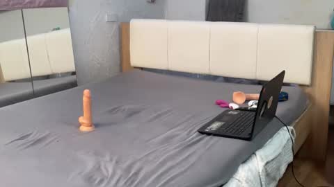 cristin online show from January 15, 8:08 am