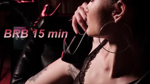 Snapshot of lisamooore chatting on November 5, 3:50 am Lisa Moore online show from November 5, 3:50 am