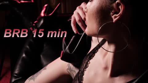 Snapshot of lisamooore chatting on November 29, 1:25 pm Lisa Moore online show from November 29, 1:25 pm