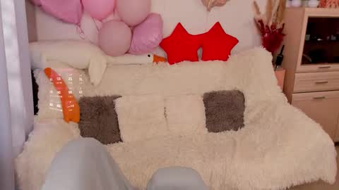 Snapshot of lisamooore chatting on February 18, 5:47 am Lisa Moore online show from February 18, 5:47 am