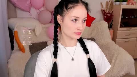 Snapshot of lisamooore chatting on February 21, 11:00 am Lisa Moore online show from February 21, 11:00 am