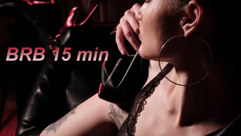 Snapshot of lisamooore chatting on March 23, 10:08 am Lisa Moore online show from March 23, 10:08 am