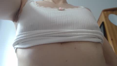 Snapshot of lisaskybaby chatting on June 10, 6:56 am Lisaskybaby online show from June 10, 6:56 am