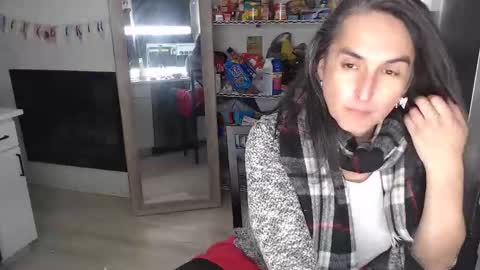 Lisette LaRoche online show from December 5, 7:06 am