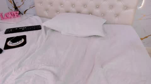 Snapshot of lissa_harris_ chatting on April 1, 1:41 pm Lisa online show from April 1, 1:41 pm