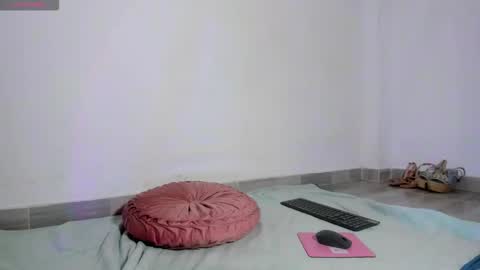 lissa_petitee online show from December 15, 8:13 pm