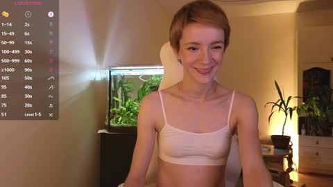Snapshot of litllle_alis_a chatting on December 6, 3:22 pm Alisa online show from December 6, 3:22 pm