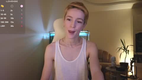 Snapshot of litllle_alis_a chatting on February 2, 5:59 pm Alisa online show from February 2, 5:59 pm