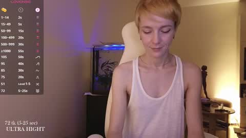 Snapshot of litllle_alis_a chatting on February 25, 7:25 pm Alisa online show from February 25, 7:25 pm