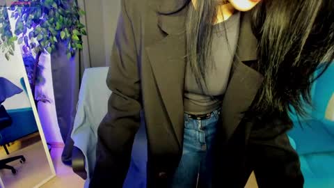 Isabel online show from May 18, 1:35 am
