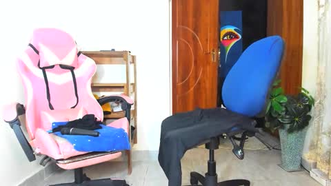 Snapshot of little_africa chatting on January 5, 5:27 pm little_africa online show from January 5, 5:27 pm