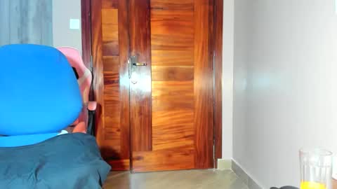 Snapshot of little_africa chatting on February 10, 10:08 am little_africa online show from February 10, 10:08 am