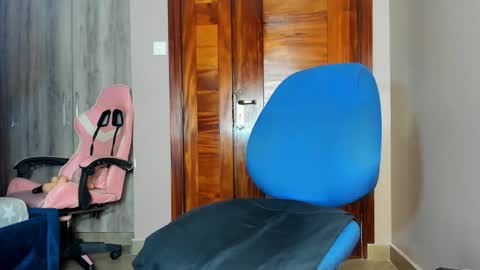 little_africa online show from March 28, 6:46 am