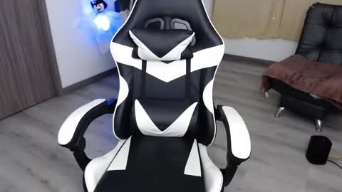 Amelie  online show from October 25, 12:18 am