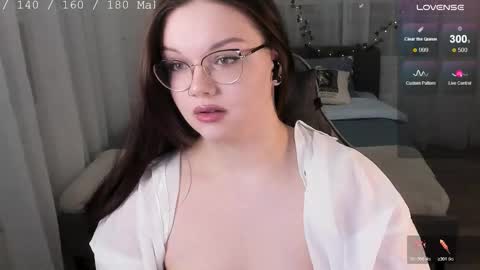 Snapshot of little_bambii_ chatting on October 20, 5:57 pm Eva online show from October 20, 5:57 pm