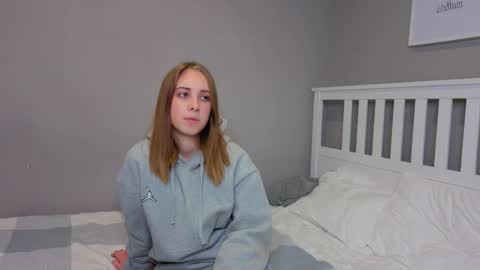Snapshot of little_bye chatting on October 11, 10:25 am little_bye online show from October 11, 10:25 am