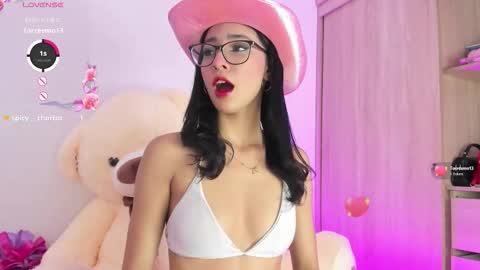 Snapshot of little_channel_ chatting on January 17, 11:26 am online show from January 17, 11:26 am