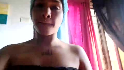 Snapshot of little_doll25 chatting on September 11, 1:22 pm Succubus Blue online show from September 11, 1:22 pm