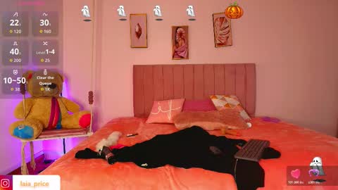 Snapshot of little_ellie_1 chatting on October 25, 7:41 pm Ellie online show from October 25, 7:41 pm