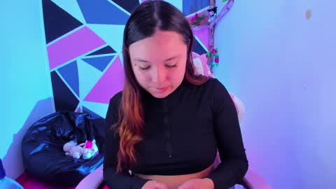 Snapshot of little_emma0 chatting on April 12, 6:24 pm Carol online show from April 12, 6:24 pm