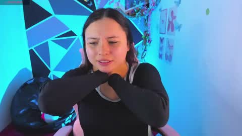 Snapshot of little_emma0 chatting on April 18, 7:07 pm Carol online show from April 18, 7:07 pm