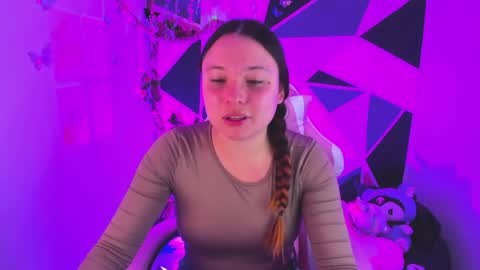 Snapshot of little_emma0 chatting on April 28, 5:18 pm Carol online show from April 28, 5:18 pm