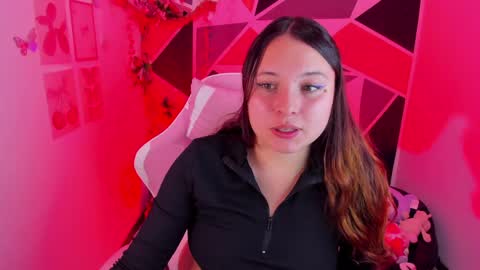 Snapshot of little_emma0 chatting on April 30, 8:57 pm Carol online show from April 30, 8:57 pm