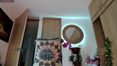 Snapshot of little_izzi chatting on October 22, 8:52 pm Izzi online show from October 22, 8:52 pm