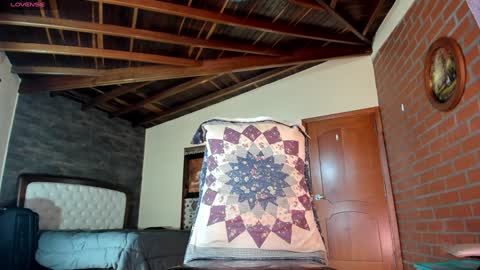 Snapshot of little_izzi chatting on December 22, 5:43 pm Izzi online show from December 22, 5:43 pm