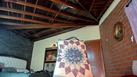 Snapshot of little_izzi chatting on January 7, 6:43 pm Izzi online show from January 7, 6:43 pm