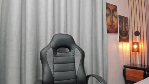 Snapshot of little_naiara chatting on December 17, 10:01 am Katty online show from December 17, 10:01 am