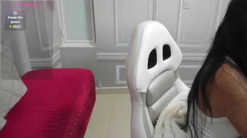 Snapshot of little_naiara chatting on December 28, 9:52 am Katty online show from December 28, 9:52 am