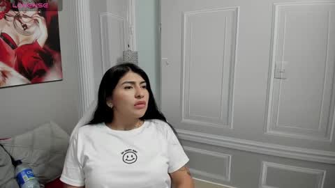 Snapshot of little_naiara chatting on January 15, 5:29 am Katty online show from January 15, 5:29 am