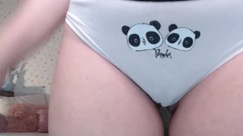 Snapshot of little_pearl_ chatting on October 11, 5:17 am Adaline online show from October 11, 5:17 am