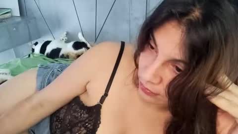 Snapshot of little_princess_maya chatting on February 8, 6:43 am Maya online show from February 8, 6:43 am