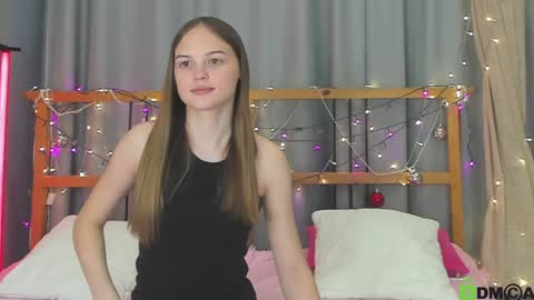 Snapshot of little_radiant_sun chatting on January 28, 12:32 pm Kriss online show from January 28, 12:32 pm