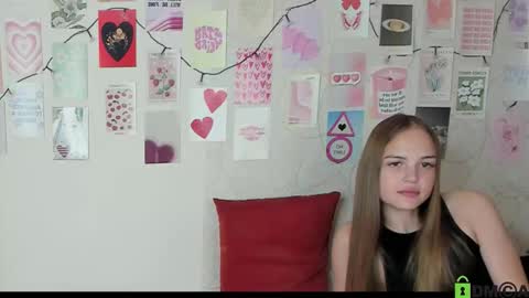 Snapshot of little_radiant_sun chatting on October 2, 8:43 am Kriss online show from October 2, 8:43 am