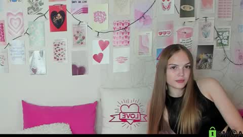 Snapshot of little_radiant_sun chatting on October 14, 9:32 am Kriss online show from October 14, 9:32 am